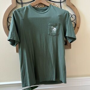 VINEYARD VINES sage green “soccer” shirt in EUC.  Size kids XL